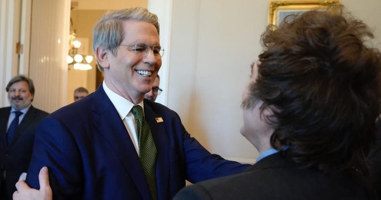 Scott Bessent respaldó la asistencia financiera a la Argentina y la calificó como aliada de Estados Unidos