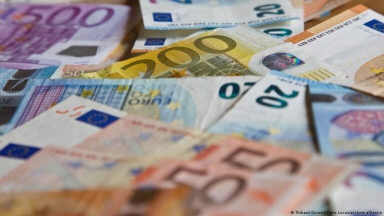 El Ministerio de Finanzas francés anticipa un nivel histórico de endeudamiento para 2026 y 2027