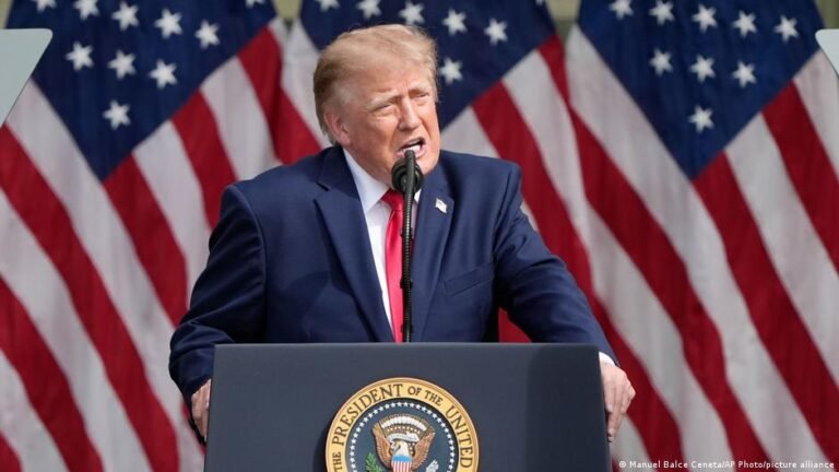 Donald Trump anunció la creación de una fuerza especial para la inteligencia artificial y evalúa pasos junto a China