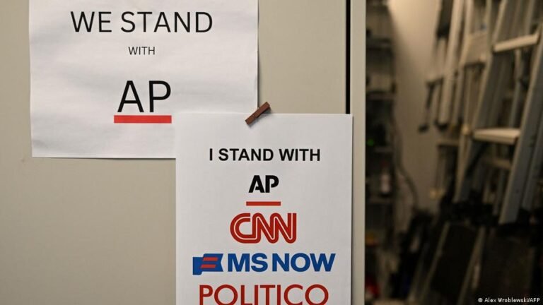 Periodistas recuperan el acceso a la Casa Blanca tras un fallo judicial que revirtió el veto de Trump