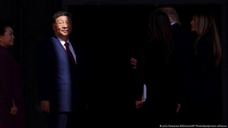 El embajador estadounidense en China afirma que Trump propuso a Xi Jinping comprar armamento de su país
