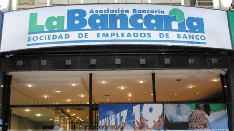 El gremio bancario selló una nueva suba salarial atada al índice inflacionario y el básico supera los dos millones y medio de pesos