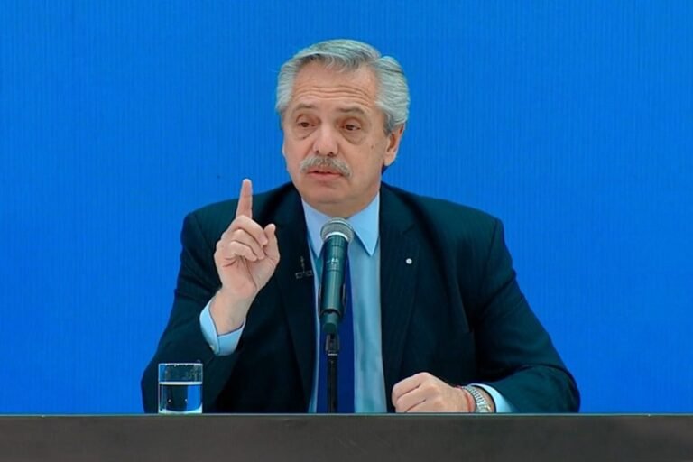 Alberto Fernández criticó la política oficial sobre Malvinas y cuestionó la compra de aviones F-16
