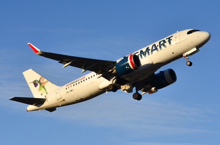 Demoras y cancelaciones de vuelos de JetSmart a Salta generan inconvenientes a los pasajeros