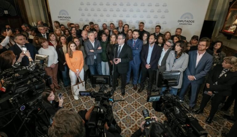 Deudas y créditos: la oposición acelera las tratativas para firmar su propio dictamen