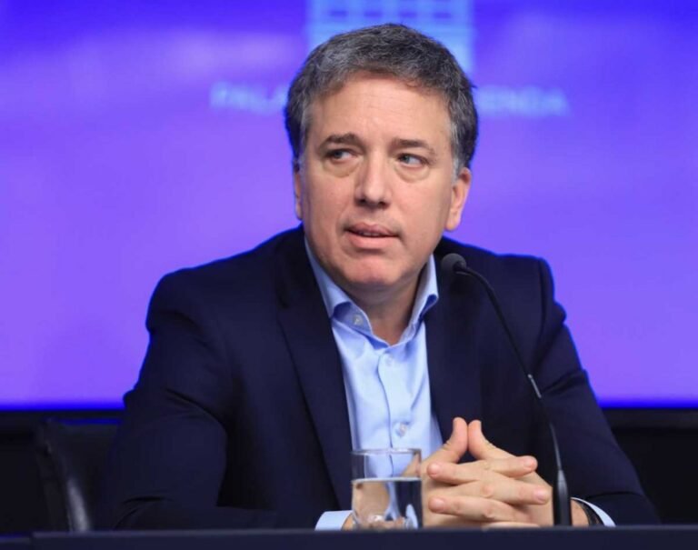 Dujovne avaló la gestión económica del Gobierno y señaló la influencia del clima electoral