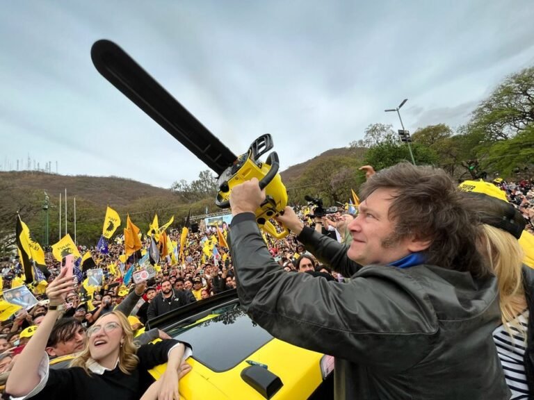 El gasto público nacional de agosto registró una baja real superior al diez por ciento