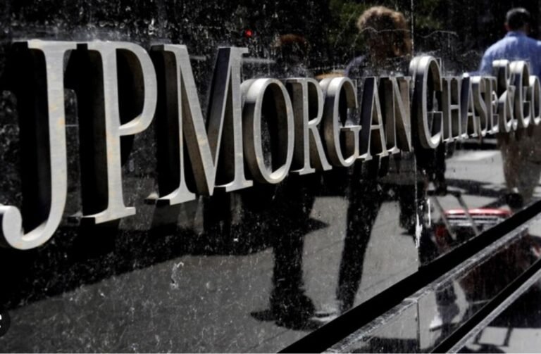 El jefe de JPMorgan en el país advirtió que la economía debe incluir a todos los sectores y no solo al energético