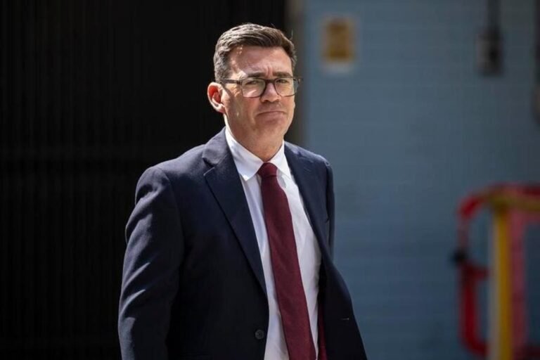 El jefe de gobierno británico prometió una postura inflexible sobre las Islas Malvinas