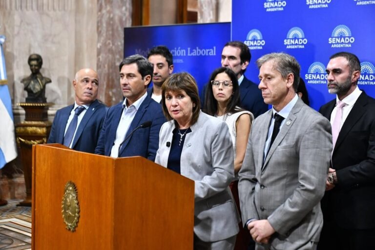 El oficialismo negocia con bloques aliados para definir la sesión de reformas económicas y previsionales