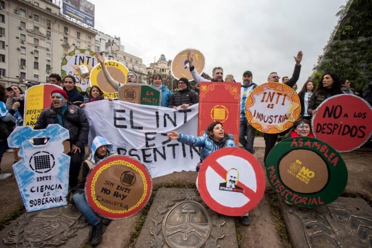 El proyecto de Presupuesto 2027 contempla fondos atados a la inflación para el sistema científico y asigna recursos a universidades por debajo del reclamo del CIN