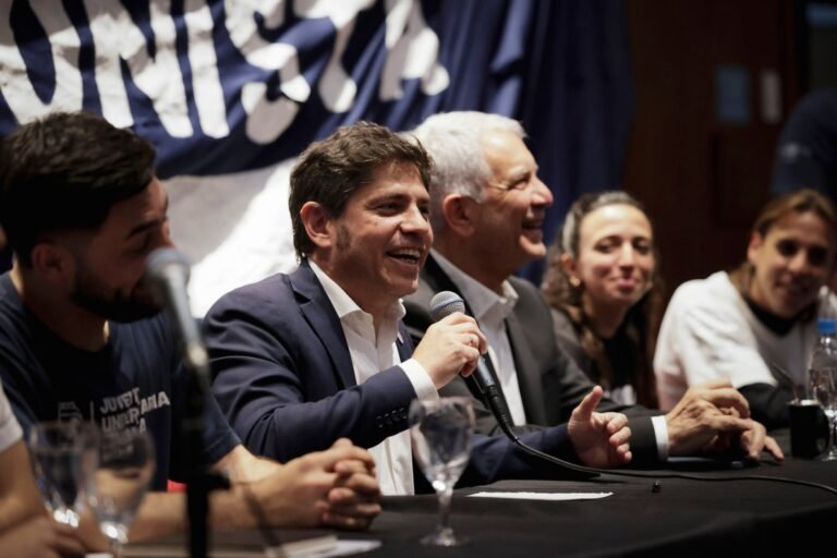 Kicillof cuestionó las críticas de Milei al sector cooperativo durante una visita a Pigüé