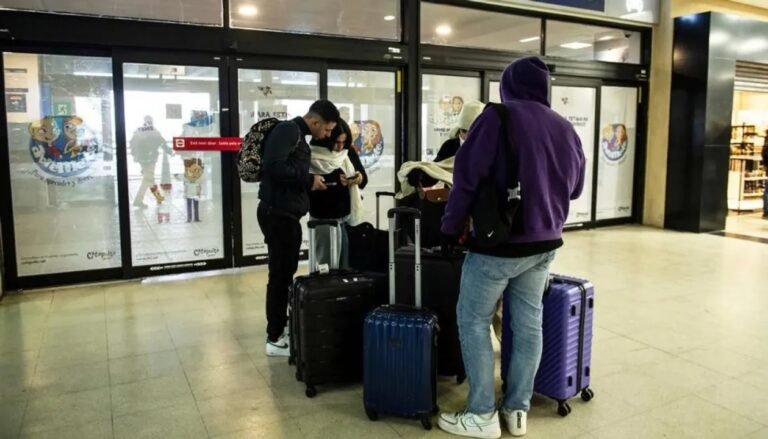 La balanza turística registró un nuevo déficit en agosto pese a la caída de argentinos que viajaron al exterior