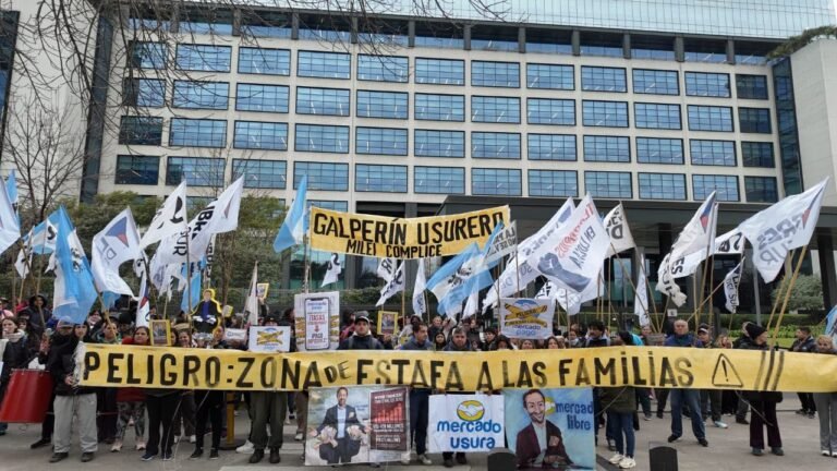 Libres del Sur marchará al Congreso para exigir alivio financiero a familias endeudadas