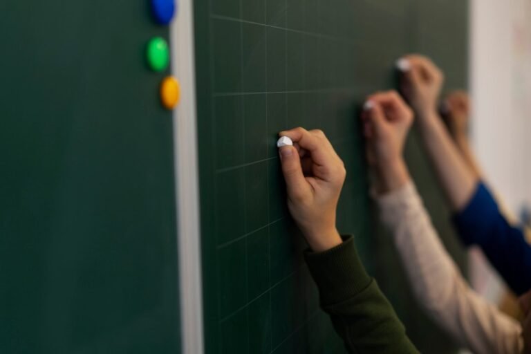 Nuevo retroceso educativo: en qué posición se ubicó el país en las evaluaciones PISA 2025