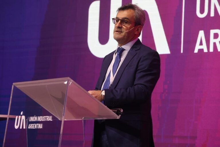 Sin respuestas oficiales, la cúpula de la UIA se reunió con funcionarios de Economía