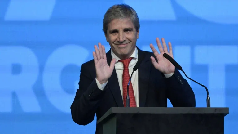 Ratifican el sobreseimiento de Luis Caputo en una causa abierta en 2017