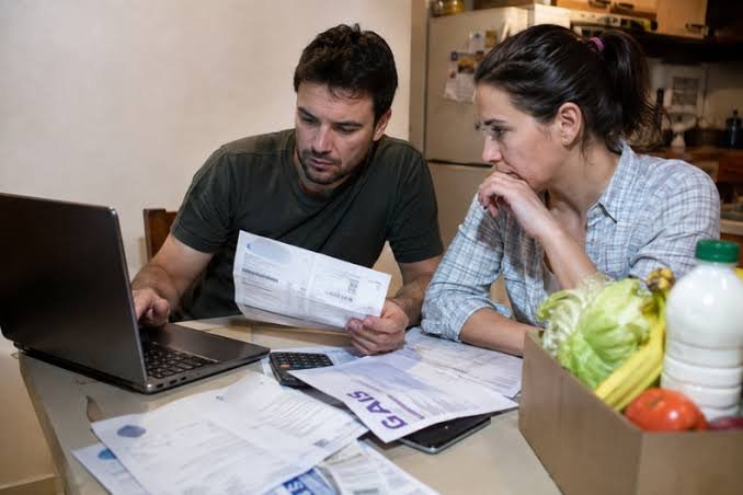 Nueva baja del consumo familiar en agosto según la medición sectorial