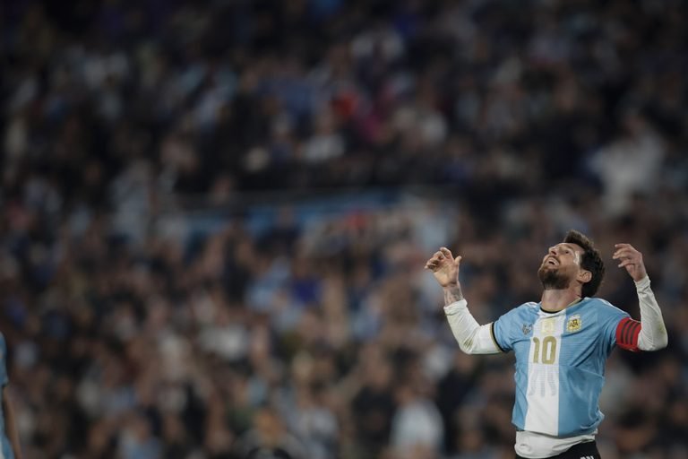 Festejo manchado: apuntan a River por el apagón y los fallos en la despedida de Lionel Messi