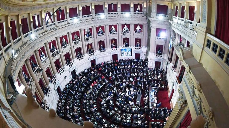 El Gobierno busca dejar sin quórum a la oposición para blindar el DNU 70/23 en Diputados