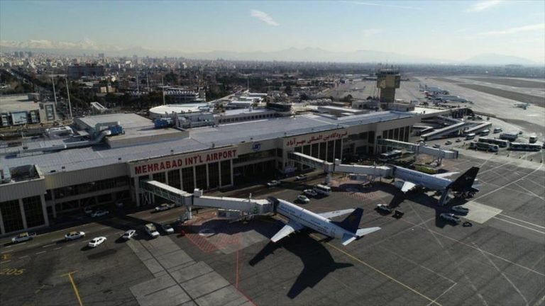 Teherán rechaza las restricciones aéreas de Washington y las tilda de ilegales
