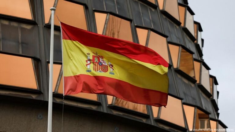 Tribunal Constitucional de España rechaza el recurso del Defensor del Pueblo sobre la ley de nietos