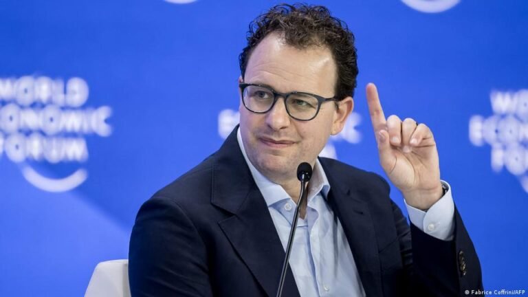 Anthropic prohíbe el trato cruel hacia su inteligencia artificial Claude