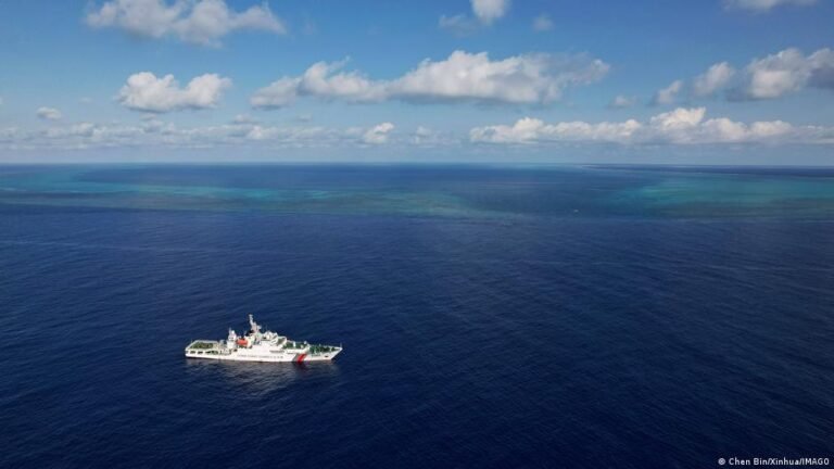 Pekín acusa a un barco de guerra estadounidense de ingresar a aguas disputadas del mar Meridional