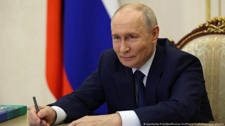 Putin sostiene que Europa mantiene compras de gas licuado ruso y descarta responsabilidad en las movilizaciones
