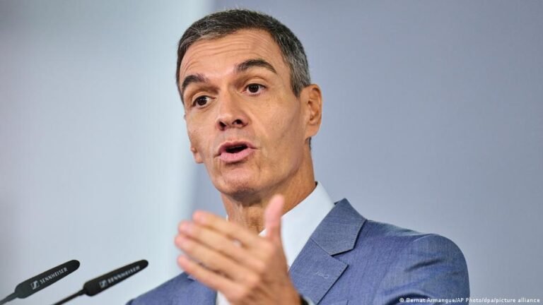 Pedro Sánchez anticipa una victoria amplia en España durante su primer acto de campaña