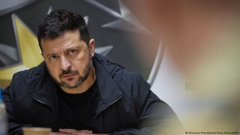 Zelenski denuncia ataques rusos a la red eléctrica pese a la tregua anunciada por Trump