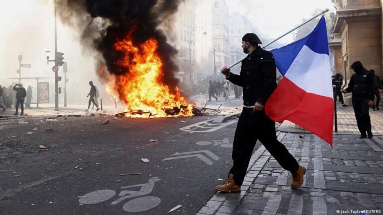 Masivas protestas en Francia dejan más de mil detenidos y graves destrozos