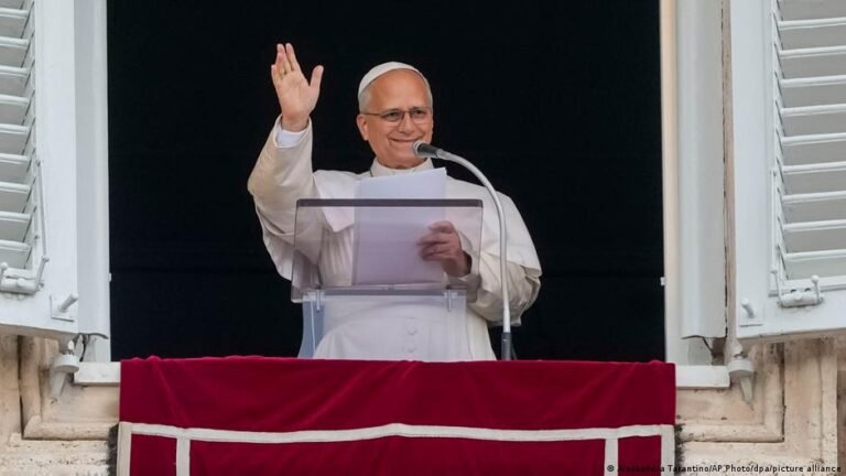 El papa León XIV reaparece en el Vaticano tras su intervención quirúrgica