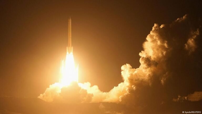 Japón inicia una misión histórica para recolectar muestras en una luna de Marte