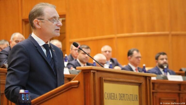 Rumania: el independiente Luca Niculescu asumió como primer ministro tras superar meses de crisis institucional