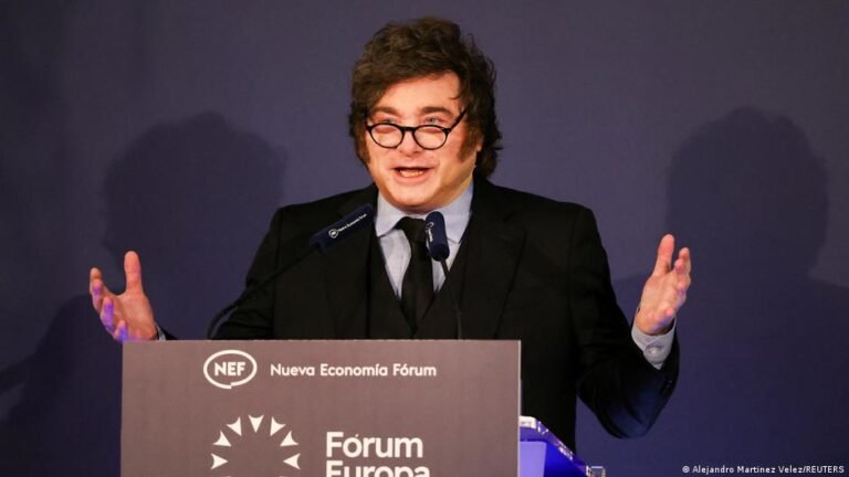 Javier Milei tacha de dictador a Pedro Sánchez y pide expulsar a los socialistas del gobierno español