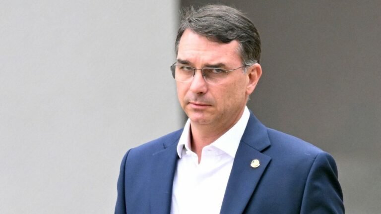 Archivaron la denuncia contra Flávio Bolsonaro por su paso por Puerto Iguazú