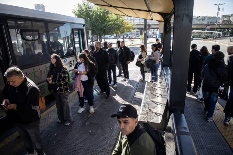 Comenzaron a regir los nuevos aumentos en las tarifas de colectivos, subtes y peajes del AMBA