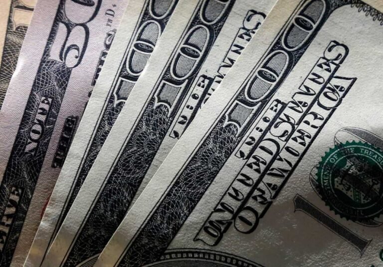 El dólar mayorista operó con un leve incremento y cerró la semana en $1.517