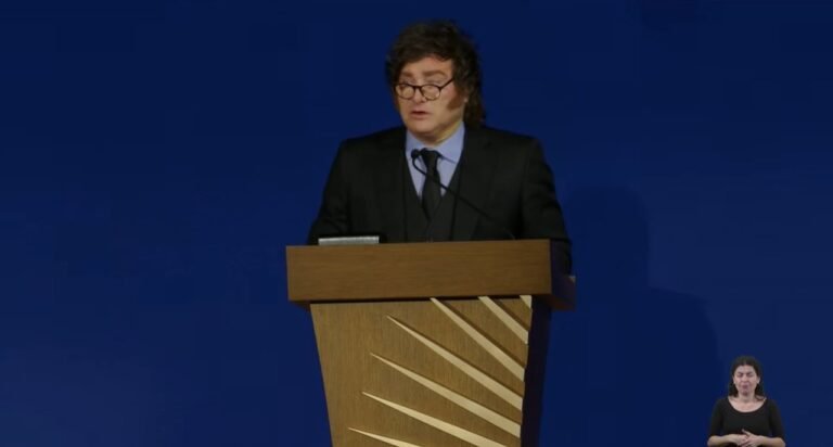 El presidente admitió fallas en la administración pero ratificó la política económica