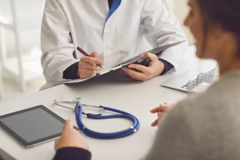 Establecimientos de salud privados advierten por un posible colapso y reclaman una audiencia con el Ejecutivo