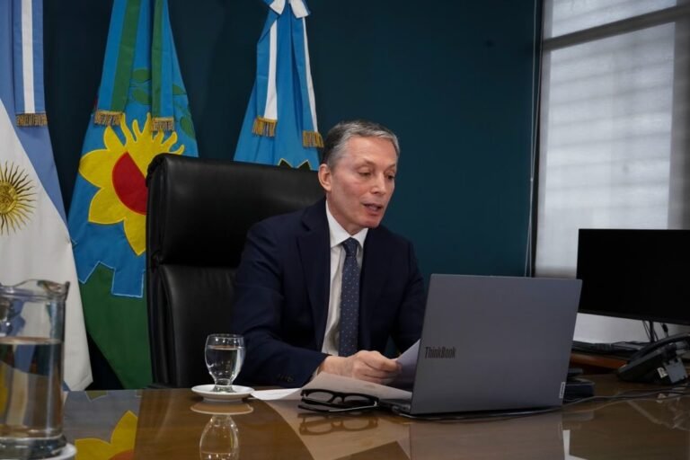 Fernando Gray rechazó la concesión de AySA y alertó sobre la paralización de trabajos esenciales