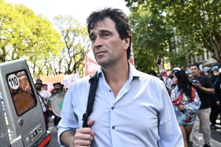 Gabriel Solano denunció penalmente al presidente Javier Milei por el caso Flávio Bolsonaro