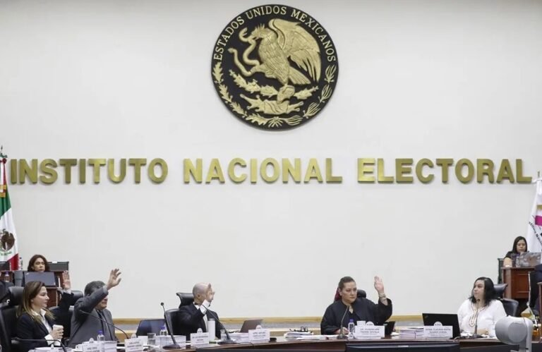 La titular del INE mexicano renuncia tras denuncias de corrupción
