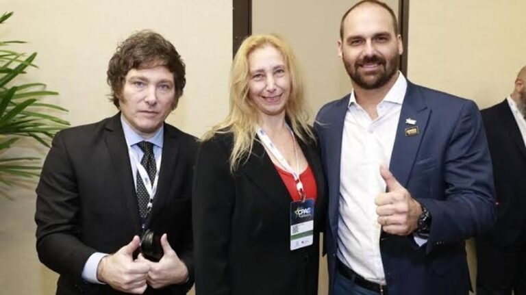 Javier Milei viajará a Estados Unidos para una gala hispana y coincidirá con Eduardo Bolsonaro