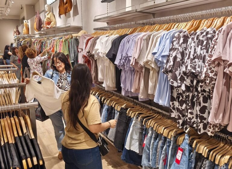 La Argentina lidera el ranking regional de precios en dólares para gastronomía y ropa