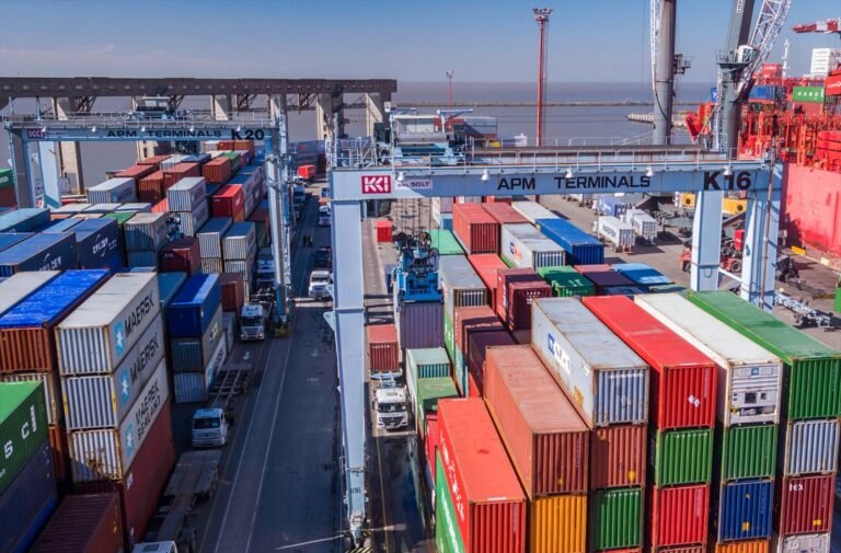 La economía acumuló superávits gemelos por tercer año consecutivo entre enero y agosto