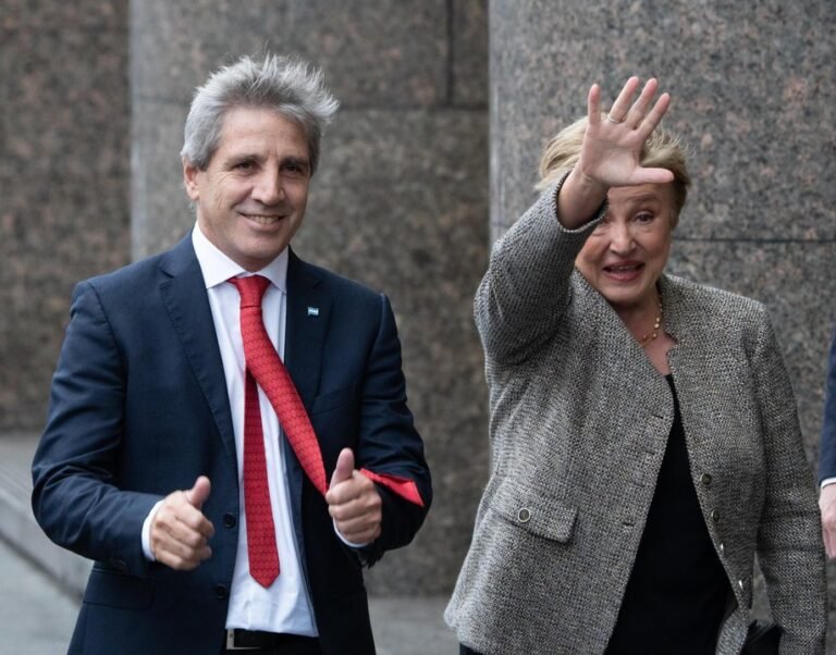 Luis Caputo viaja a Tailandia para reunirse con Kristalina Georgieva en la asamblea del FMI