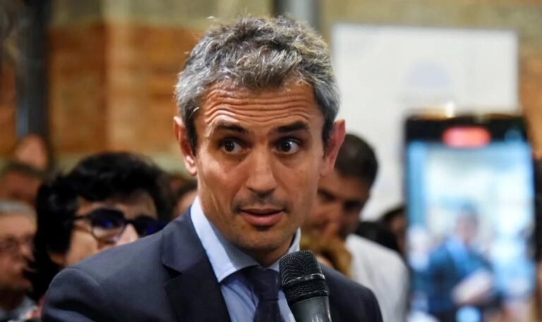 Martín Menem ratificó a Luis Caputo en su cargo y apuntó contra maniobras para debilitar al Gobierno