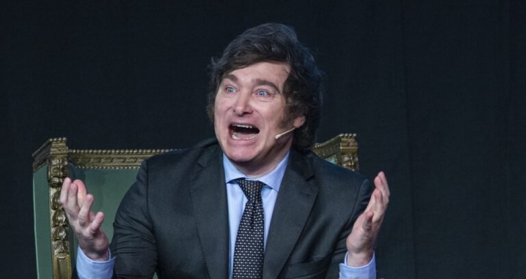Milei cuestionó a la prensa por la discusión sobre los ingresos y la falta de dinero a fin de mes